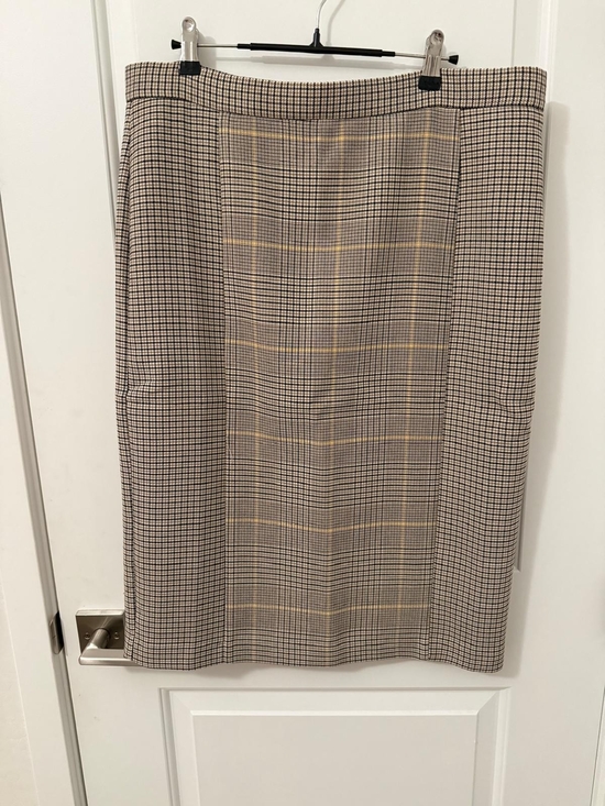 Ann Taylor Dresses & Skirts - Ann Taylor Plaid Pencil Skirt in Beige, Black and Yellow